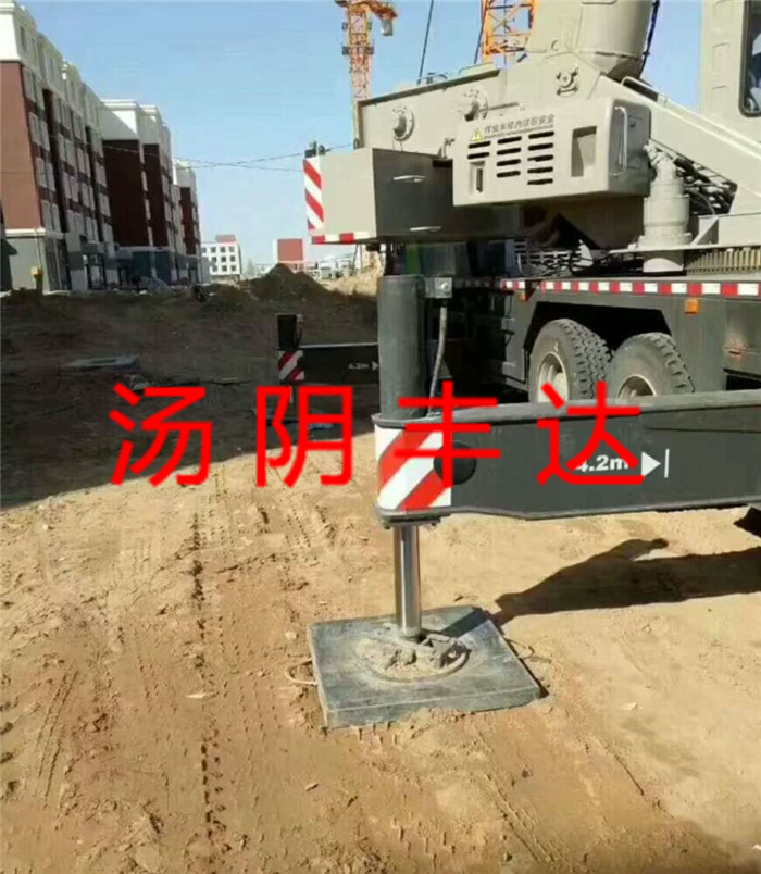 吊車支腿墊板施工現場
